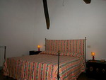 une chambre à coucher de l'appartement Siena près du village Grotti, à 12 km de Sienne en Toscane
